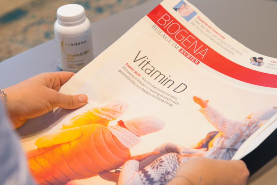 Frau liest Zeitung mit dem Thema Vitamin D