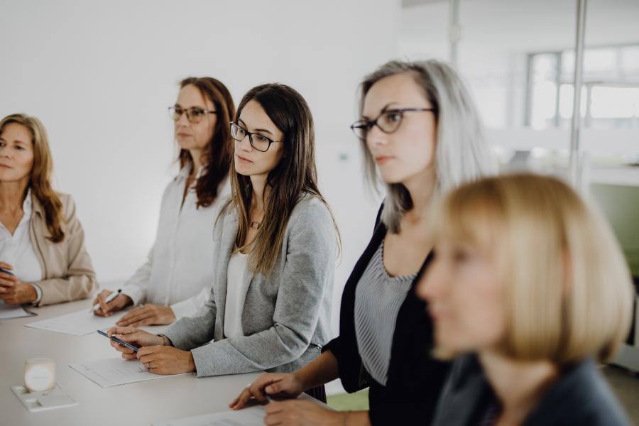 Personen mit medizinischen Bildungshintergrund bei einer Veranstaltung der Biogena Akademie