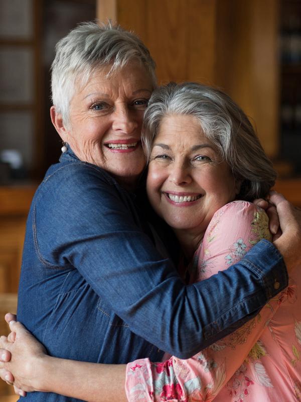 Zwei alte Freundinnen lieben es Frau zu sein