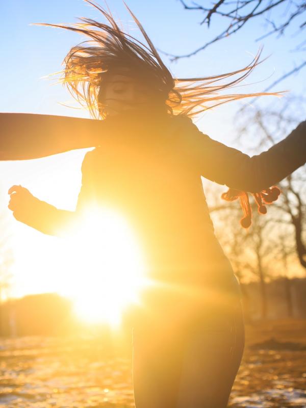 Webinarbild Frau vor Sonnenuntergang