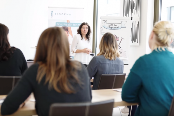 Referentin und Kursteilnehmer