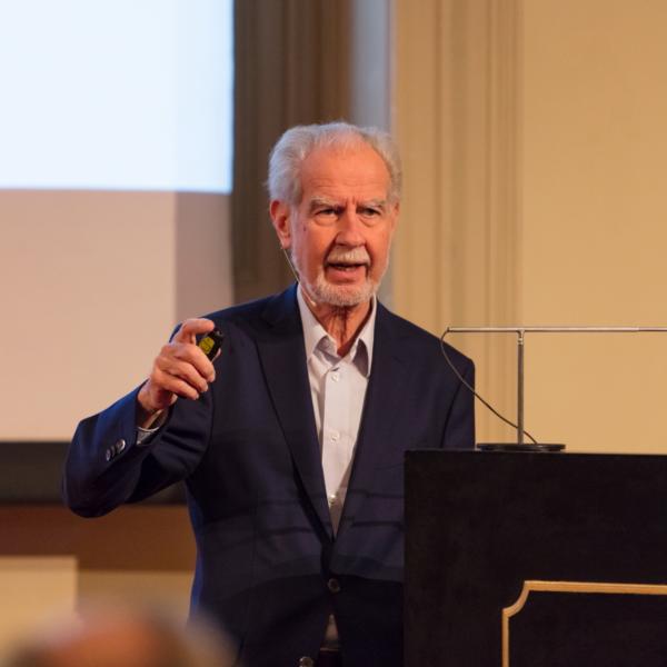 Prof. Dr. med. Jörg Spitz beim Vortrag Vitamin D: Hype oder Hope?